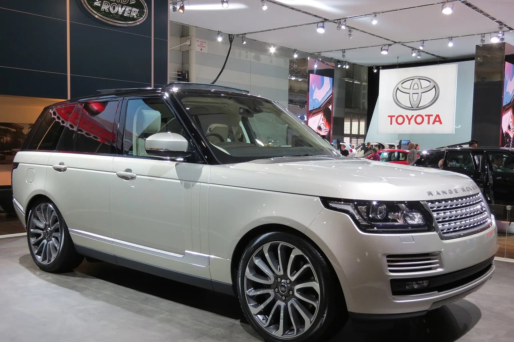 2021 Land Rover Range Rover Vogue HSE — 3