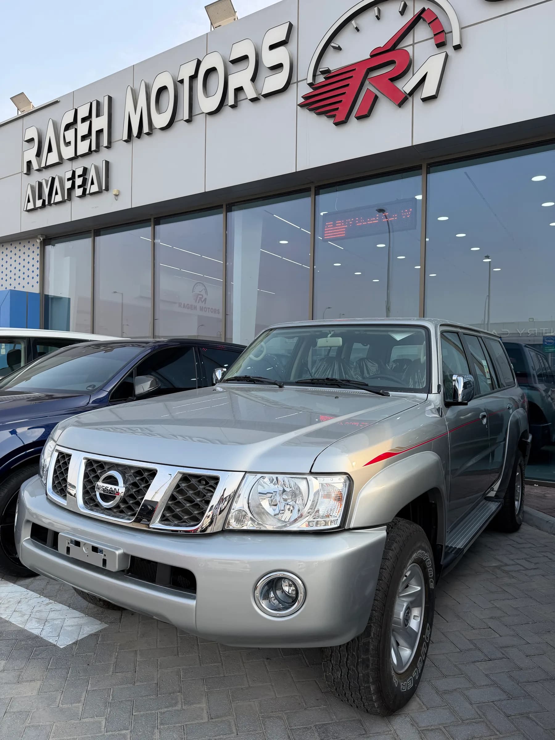 2024 Nissan UERO 4 — 5