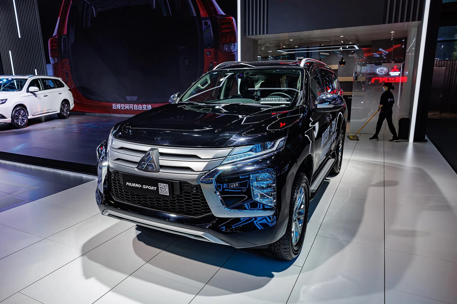 2020 Mitsubishi Pajero GLS — 4